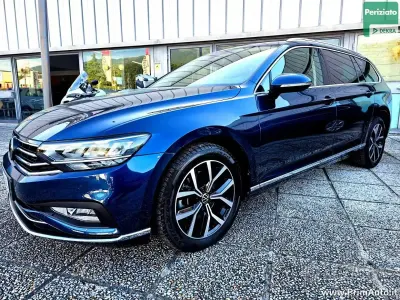 Usata VW Passat Elegance 150 CV (110 kW) 2021 Blu Station wagon