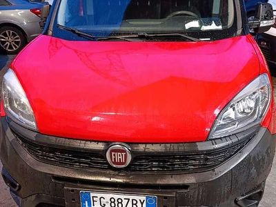Usata Fiat Doblò Dynamic 105 CV (77 kW) 2016 Rosso Monovolume