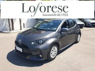 Usata Toyota Yaris Business Edition 92 CV (67 kW) 2021 Bronzo metallizzato Utilitaria