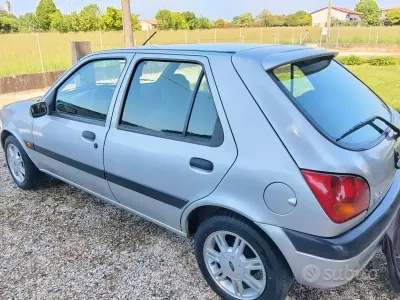 Usata Ford Fiesta Zetec 2005 Grigio Utilitaria