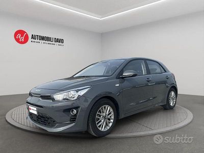 Usata Kia Rio Style 84 CV (61 kW) 2022 Grigio Berlina