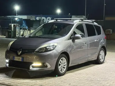 Usata Renault Scénic III 110 CV (80 kW) 2014 Grigio Monovolume