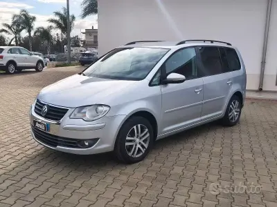 Usata VW Touran Highline 105 CV (77 kW) 2010 Grigio Monovolume