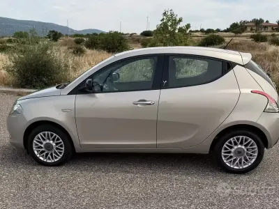 Usata Lancia Ypsilon 95 CV (69 kW) 2015 Grigio Utilitaria