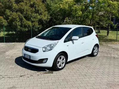 Usata Kia Venga 90 CV (66 kW) 2012 Bianco Utilitaria