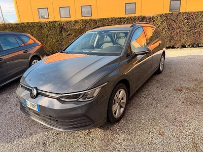 Usata VW Golf VIII Life 116 CV (85 kW) 2022 Grigio Station wagon