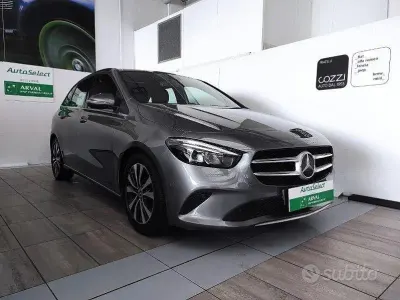 Usata Mercedes B180 Business 136 CV (100 kW) 2021 Grigio Monovolume