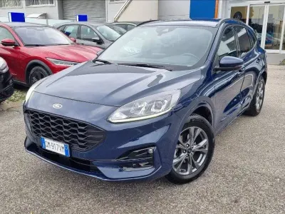 Usata Ford Kuga ST-Line 190 CV (139 kW) 2023 Blu blazer SUV