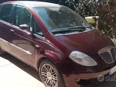 Usata Lancia Musa 69 CV (50 kW) 2005 Rosso Monovolume