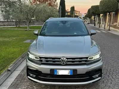 Usata VW Tiguan R-line 240 CV (176 kW) 2020 Grigio SUV