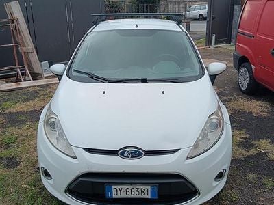Usado Ford Fiesta 97 HP (71 kW) 2009 Branco Sedan