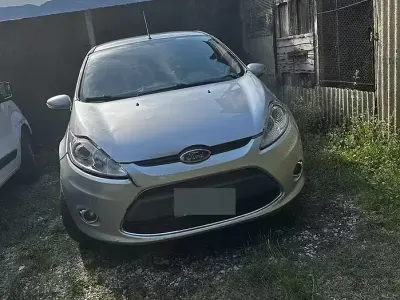 Usata Ford Fiesta 82 CV (60 kW) 2011 Grigio Berlina