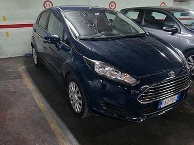 Usata Ford Fiesta 95 CV (69 kW) 2015 Blu Berlina