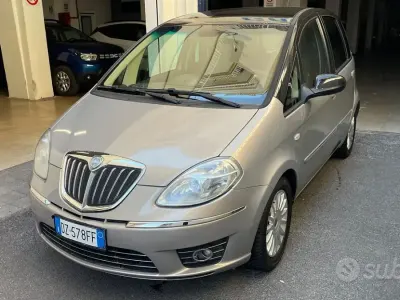 Usata Lancia Musa 95 CV (69 kW) 2009 Marrone Monovolume