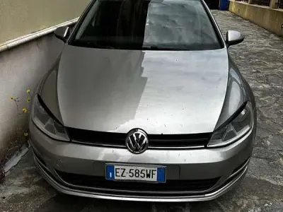 Usata VW Golf VII Highline 110 CV (80 kW) 2015 Berlina