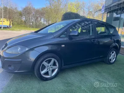 Begagnad Seat Altea XL Reference 86 HK (63 kW) 2012 Grå Minibuss