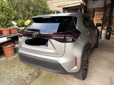 Begagnad Toyota Yaris Cross Trend 92 HK (67 kW) 2024 Grå SUV