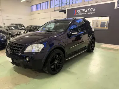 Usado Mercedes ML63 AMG AMG 510 CV (375 kW) 2006 Azul SUV