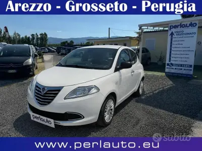 Usado Lancia Ypsilon S 69 HP (50 kW) 2014 Branco Citadino