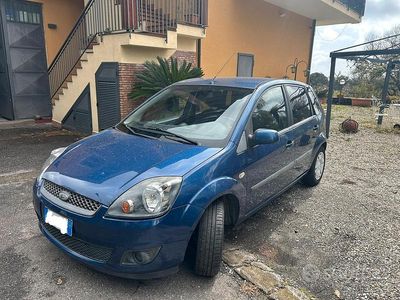 Usata Ford Fiesta Ghia 80 CV (58 kW) 2006 Blu/azzurro Utilitaria