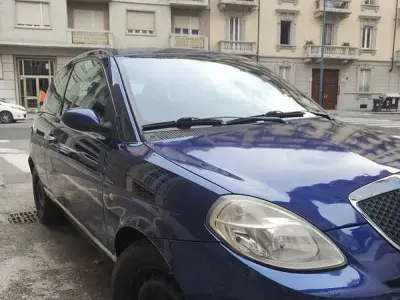 Usata Lancia Ypsilon 80 CV (58 kW) 2007 Bluazzurro Utilitaria