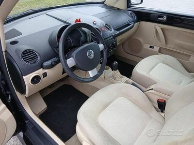 Usata VW New Beetle 101 CV (74 kW) 2005 Nero Utilitaria