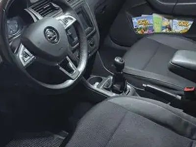 Usado Skoda Rapid Ambition 90 CV (66 kW) 2015 Utilitario