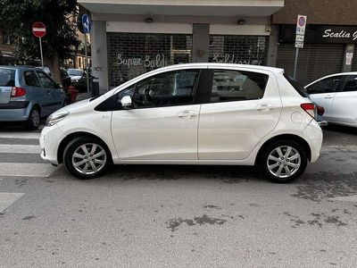 Usata Toyota Yaris 87 CV (63 kW) 2012 Bianco Utilitaria