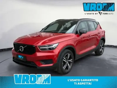 Usata Volvo XC40 Momentum 163 CV (119 kW) 2022 Rosso SUV