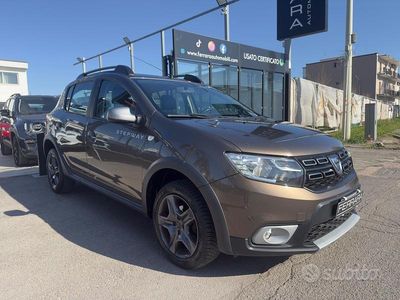 Usata Dacia Sandero Stepway 90 CV (66 kW) 2017 Marrone Berlina