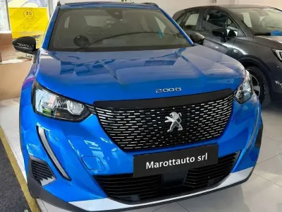 Usata Peugeot 2008 Allure 131 CV (96 kW) 2023 Blu/azzurro SUV