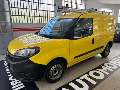 Usata Fiat Doblò 95 CV (69 kW) 2020 Giallo