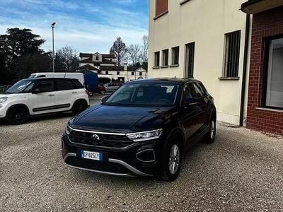 Usado VW T-Roc Life 110 CV (80 kW) 2023 Negro SUV
