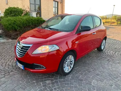 Usata Lancia Ypsilon Gold 69 CV (50 kW) 2013 Rosso Utilitaria