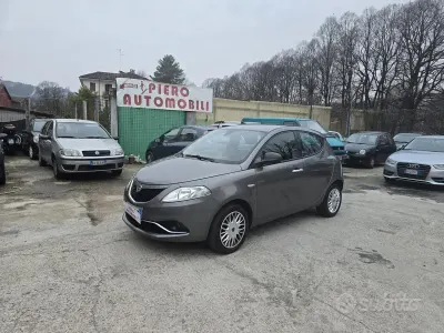 Usata Lancia Ypsilon Silver 69 CV (50 kW) 2017 Grigio Utilitaria
