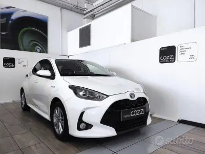 Usata Toyota Yaris Hybrid 92 CV (67 kW) 2021 Bianco Monovolume