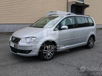 Begagnad VW Touran Trendline 105 HK (77 kW) 2009 Grå Minibuss