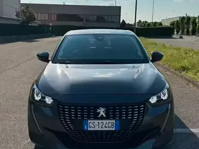 Usata Peugeot 208 101 CV (74 kW) 2023 Grigio Utilitaria
