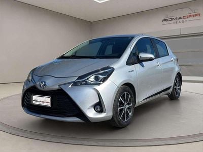 Begagnad Toyota Yaris Hybrid Lounge 73 HK (53 kW) 2018 Grå Sedan