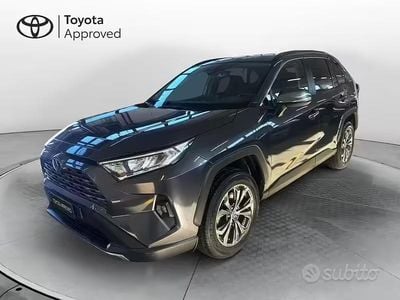 Begagnad Toyota RAV4 Hybrid 218 HK (160 kW) 2022 Grå SUV