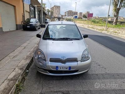 Usata Toyota Yaris Sol 75 CV (55 kW) 2002 Grigio Berlina