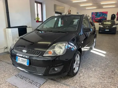 Begagnad Ford Fiesta Ghia 75 HK (55 kW) 2008 Svart Halvkombi
