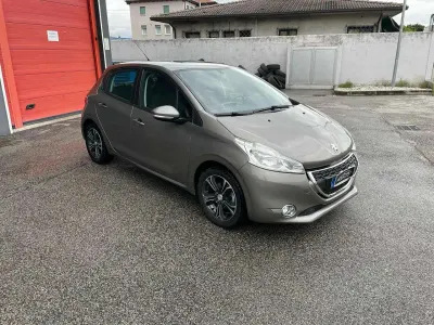 Usata Peugeot 208 Active 82 CV (60 kW) 2014 Bronzo Utilitaria