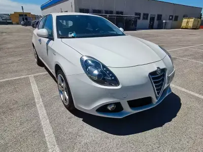Usata Alfa Romeo Giulietta Distinctive 105 CV (77 kW) 2013 Bianco Utilitaria