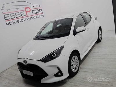 Usata Toyota Yaris Trend 72 CV (52 kW) 2023 Bianco Utilitaria