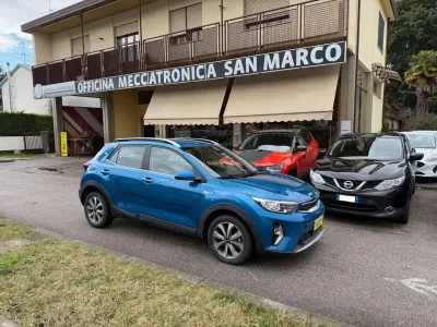 Usata Kia Stonic Style 101 CV (74 kW) 2021 Blu SUV