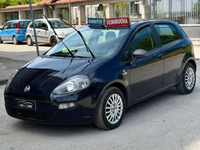 Usata Fiat Punto Young 69 CV (50 kW) 2015 Blu/azzurro Utilitaria