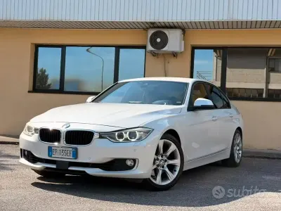 Usata BMW 330 Luxury Line 258 CV (189 kW) 2013 Bianco Berlina