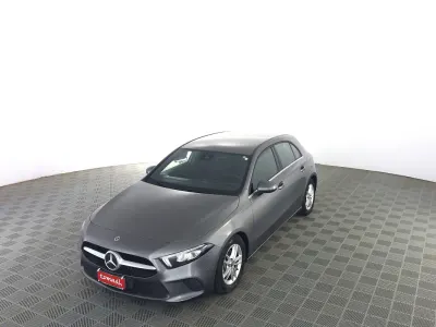 Usata Mercedes A180 Business 116 CV (85 kW) 2019 Grigio montagna