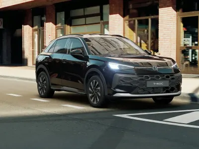 Nuova VW T-Roc Life 150 CV (110 kW) 2026 Grenadill black metallizzato SUV